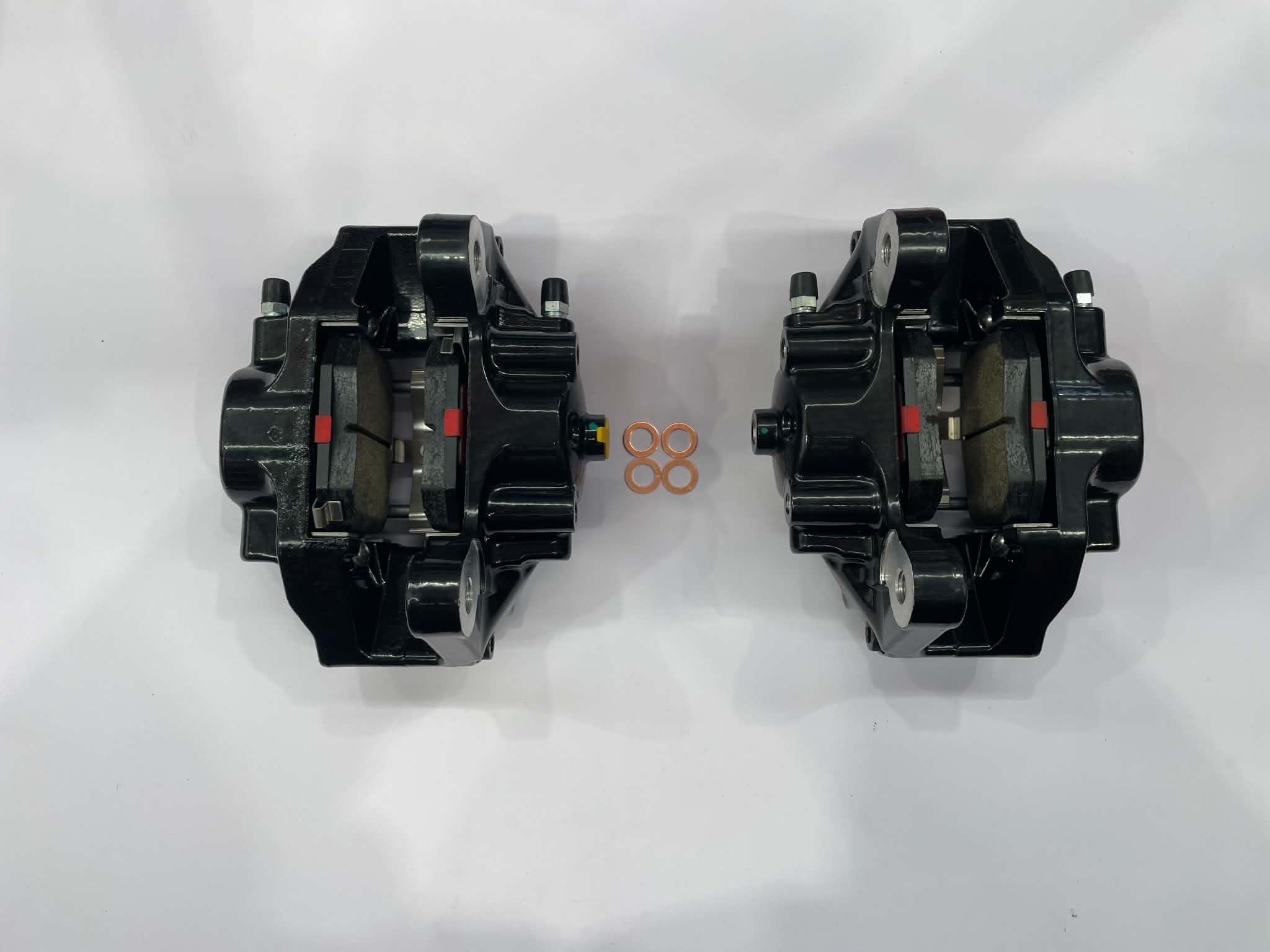 Z33 350z/V35 SKYLINE 'TRACK' Edition Rear Brake Calipers & Pads (Pair) - DISCOUNT