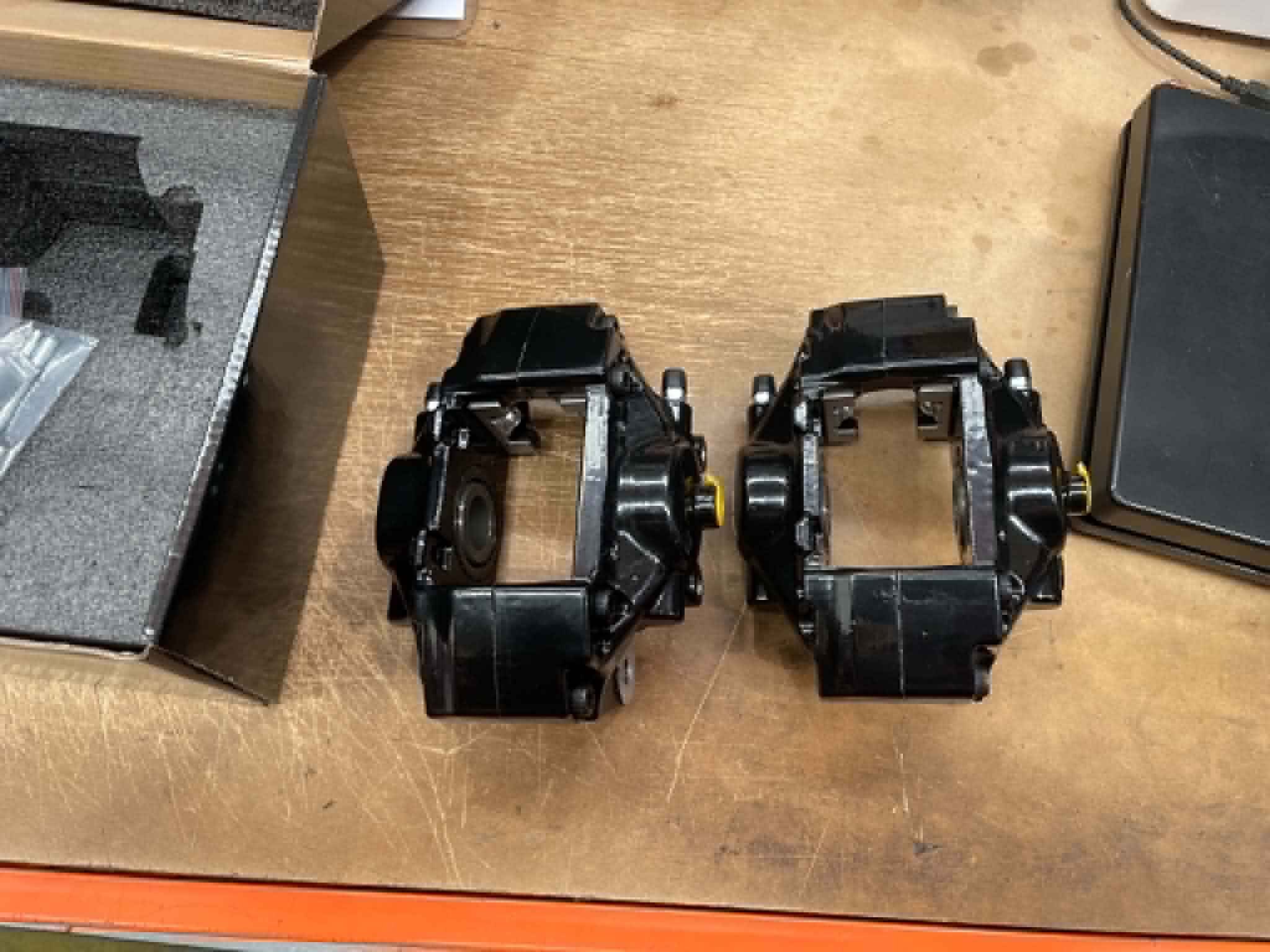 Z33 350z/V35 SKYLINE 'TRACK' Edition Rear Brake Calipers & Pads (Pair) - DISCOUNT