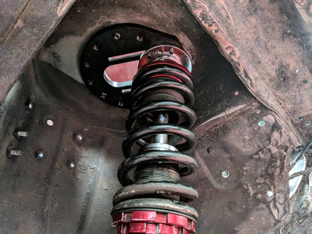 S-chassis offset camber strut tops