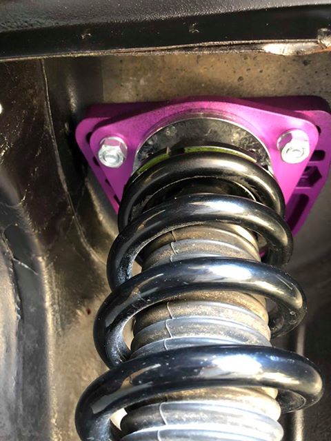 S-chassis offset camber strut tops