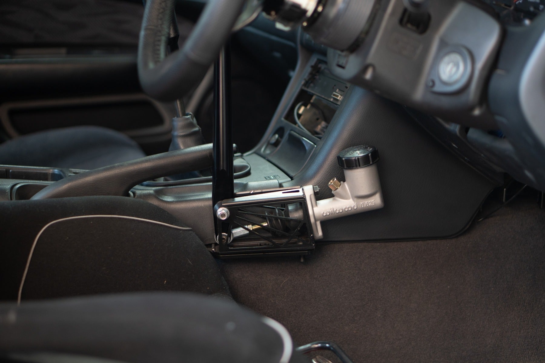 S-chassis car specific handbrake mount